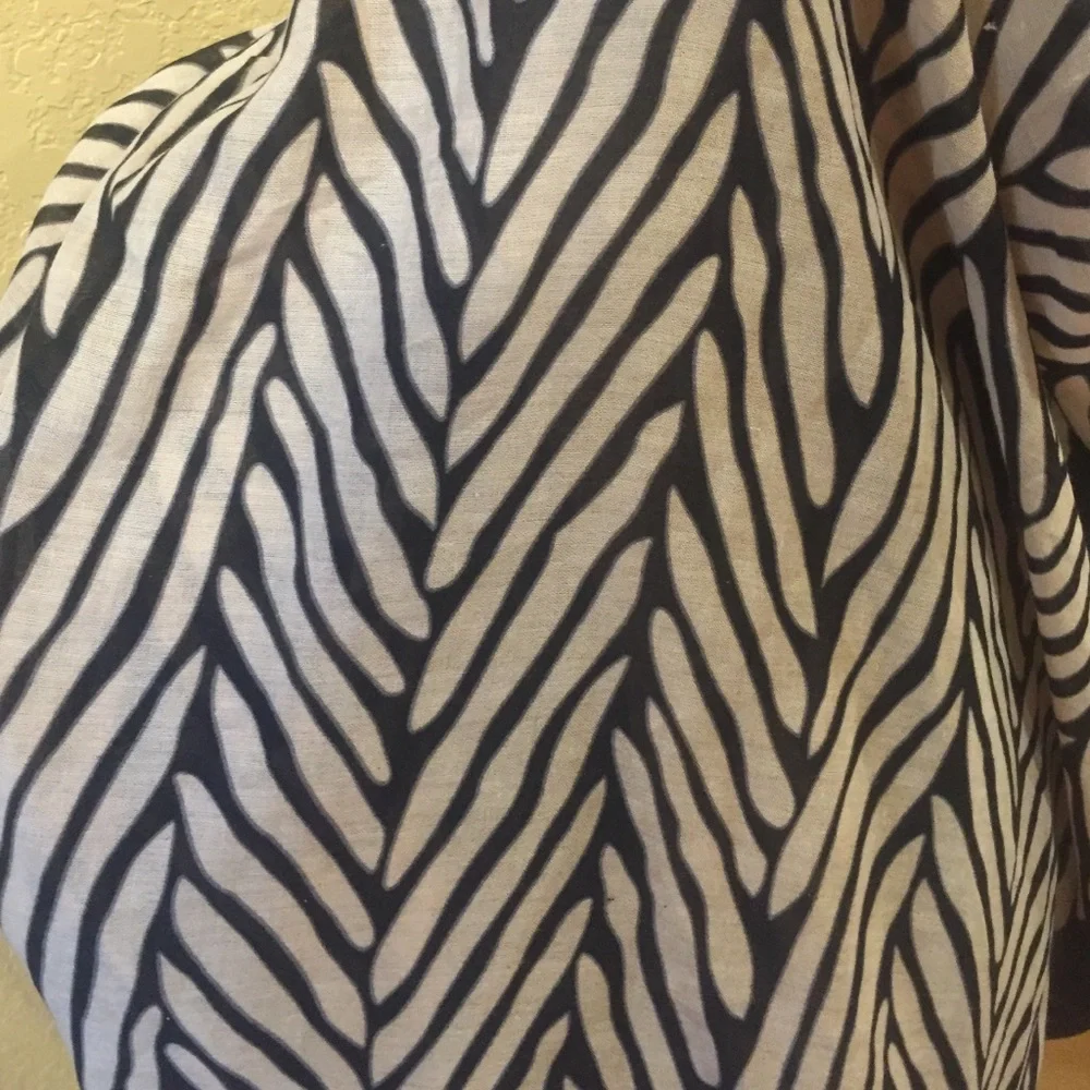 Infinity scarf, black and cream, like new | offer in description